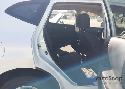 2015 Nissan Rogue Select S z USA, uszkodzony, nr VIN JN8AS5MT4FW674341